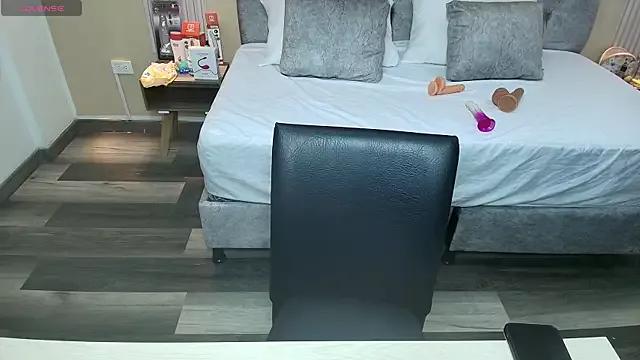 Girls and cam to cam: Watch as these sophisticated entertainers uncover their stunning costumes and curvaceous curves online!