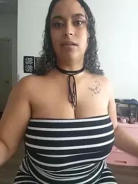 cinnaminnie from StripChat is Freechat