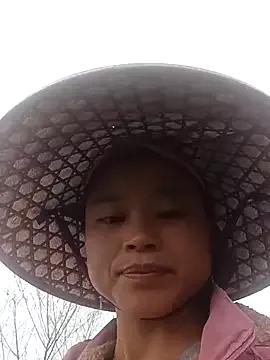 clara-cute from StripChat is Freechat