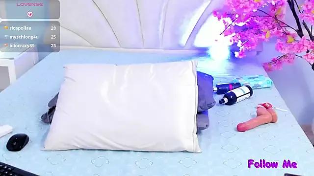 Girls and cam to cam: Watch as these sophisticated entertainers uncover their stunning costumes and curvaceous curves online!