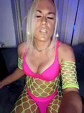 Girls and cam to cam: Watch as these sophisticated entertainers uncover their stunning costumes and curvaceous curves online!