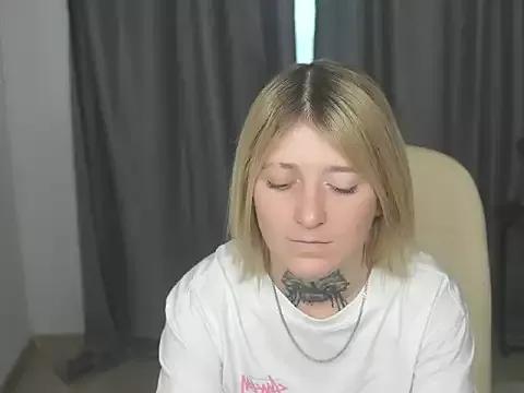 CoraleeStille from StripChat is Freechat