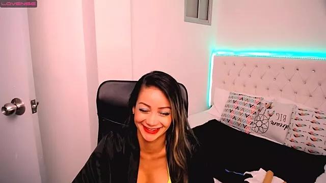 Girls and cam to cam: Watch as these sophisticated entertainers uncover their stunning costumes and curvaceous curves online!
