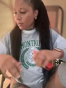 CrownedNyaries from StripChat is Freechat