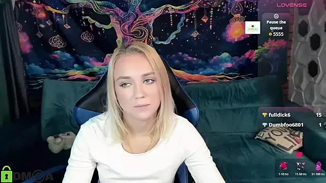 Girls and cam to cam: Watch as these sophisticated entertainers uncover their stunning costumes and curvaceous curves online!