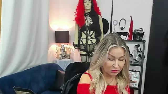 Girls and cam to cam: Watch as these sophisticated entertainers uncover their stunning costumes and curvaceous curves online!