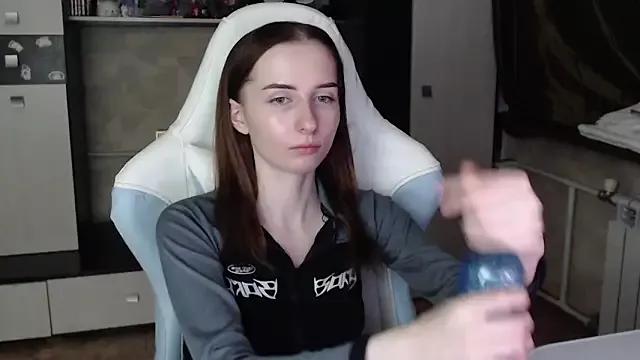 Cutti_Crystal from StripChat is Freechat