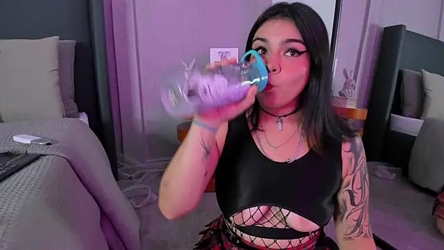 Girls and cam to cam: Watch as these sophisticated entertainers uncover their stunning costumes and curvaceous curves online!