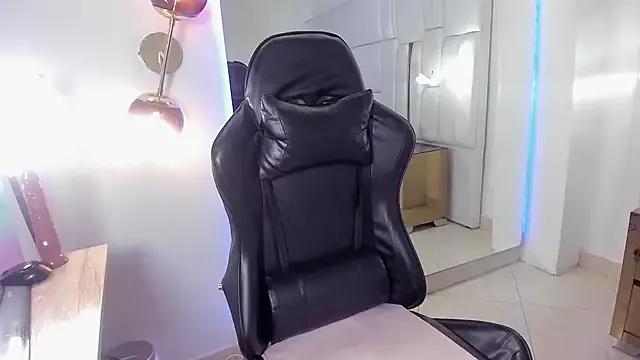 dakota_winslow from StripChat is Freechat
