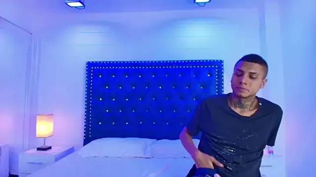 Damian_and_roxanne from StripChat is Freechat