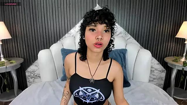 DaniCollinn_ from StripChat is Freechat