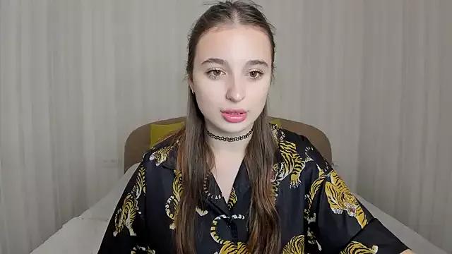 Daria_de_luxe from StripChat is Freechat