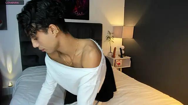 Girls and cam to cam: Watch as these sophisticated entertainers uncover their stunning costumes and curvaceous curves online!