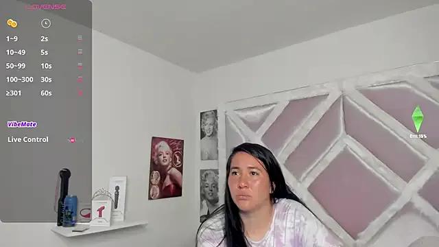 Diamondd_girll from StripChat is Freechat