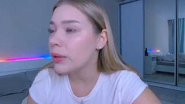 DIANAxxxDIAMOND from StripChat is Freechat