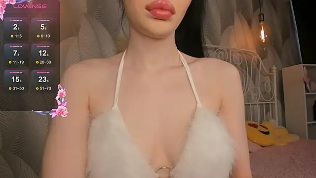Divine_blue from StripChat is Freechat