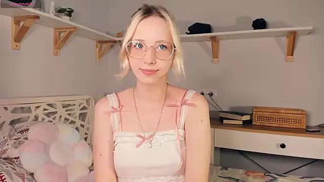 DreammDollt from StripChat is Freechat
