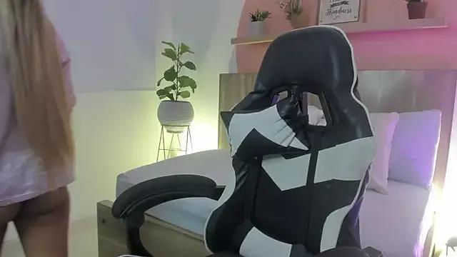 Girls and cam to cam: Watch as these sophisticated entertainers uncover their stunning costumes and curvaceous curves online!