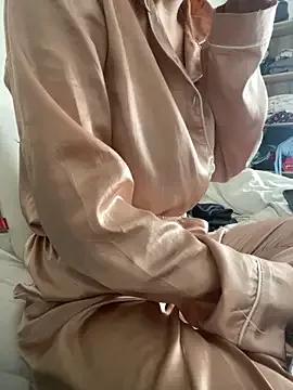 DulceMya from StripChat is Freechat