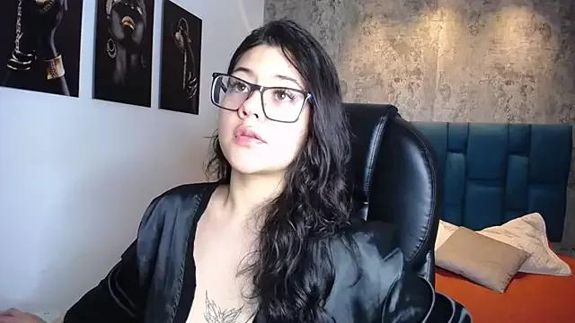 Dulcerose_01 from StripChat is Freechat