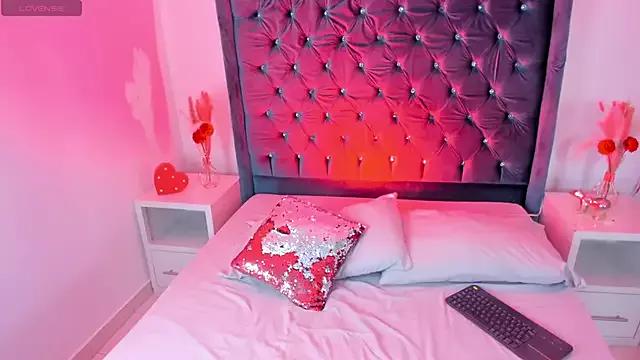 DulceZoee from StripChat is Freechat