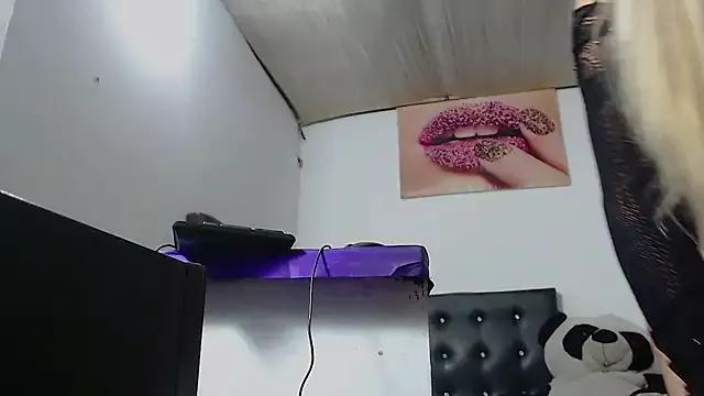 Girls and cam to cam: Watch as these sophisticated entertainers uncover their stunning costumes and curvaceous curves online!