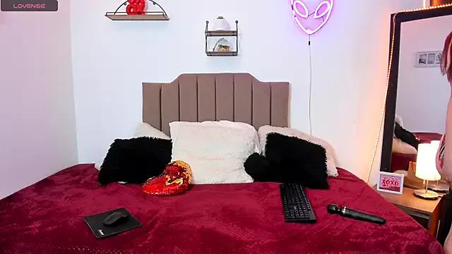 Girls and cam to cam: Watch as these sophisticated entertainers uncover their stunning costumes and curvaceous curves online!