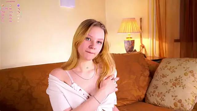 ElissaGlod from StripChat is Freechat