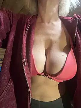 Photos of Elle_Milfa from StripChat is Freechat