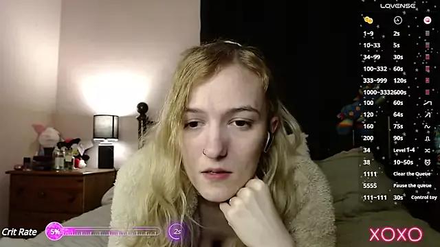 EllieeRose from StripChat is Freechat
