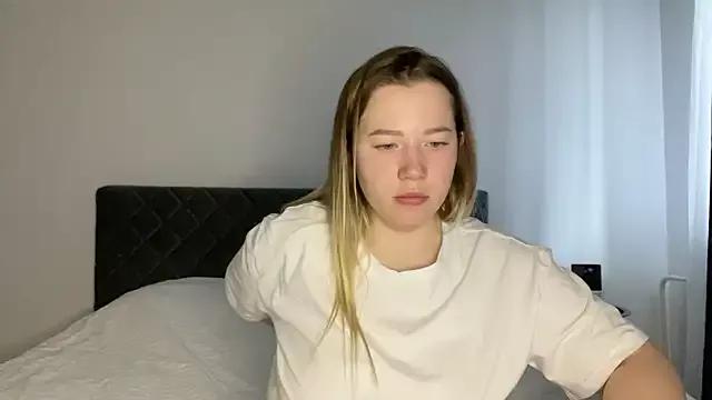 Embersweetbunny from StripChat is Freechat