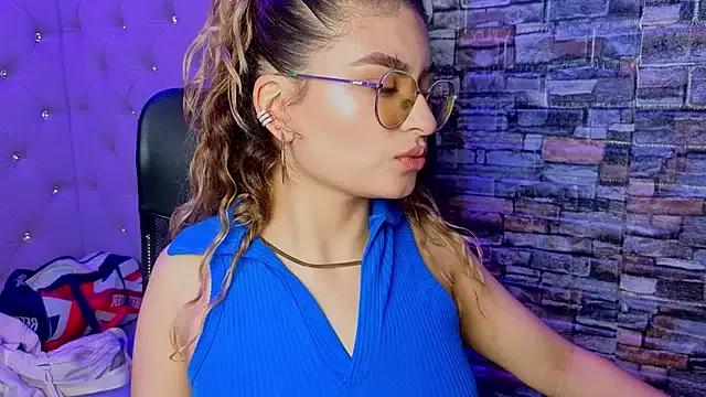 EmiliRouse_ from StripChat is Freechat