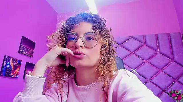 EmiliRouse_ from StripChat is Freechat