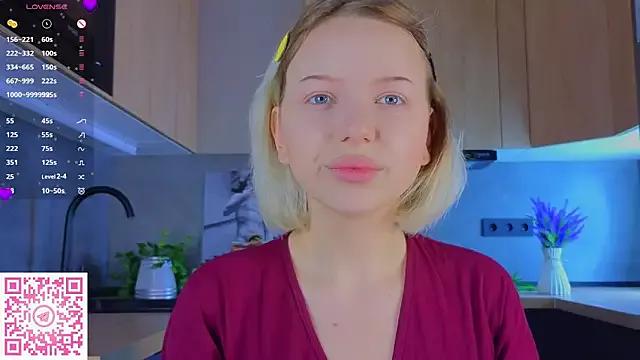 EmiliSaren from StripChat is Freechat
