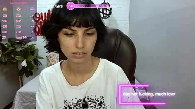 Emilly_Copers from StripChat is Freechat
