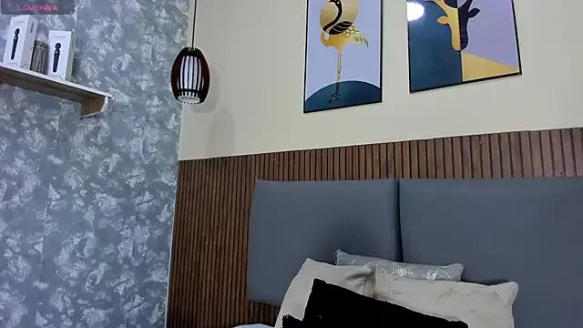 EmillyHarper_ from StripChat is Freechat