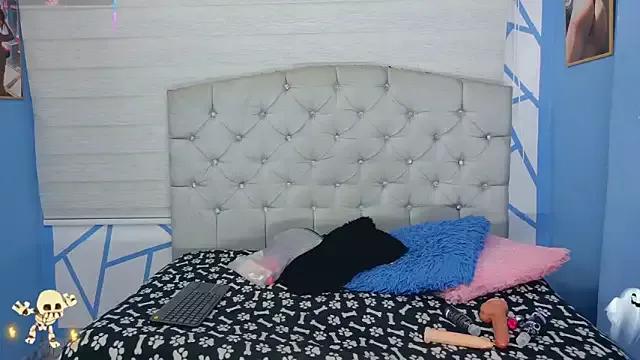 Emily_J18 from StripChat is Freechat