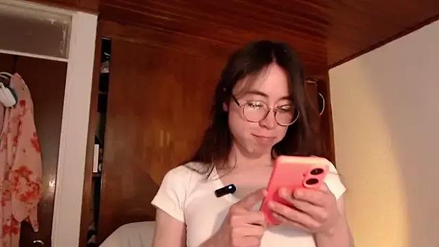 emily_pearl_ from StripChat is Freechat