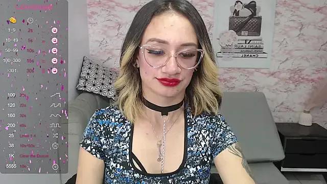 emily_rousse_t from StripChat is Freechat