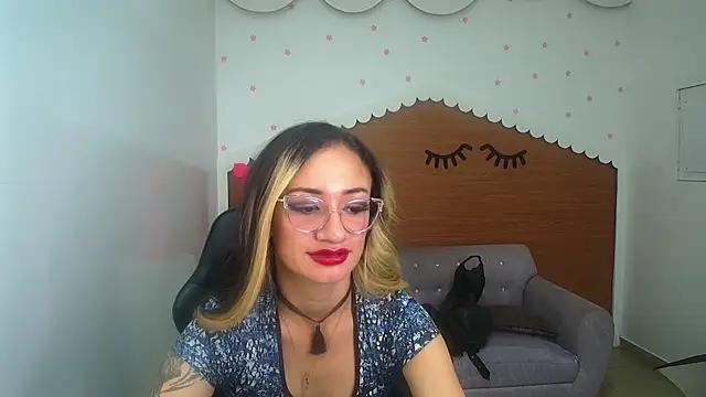 Girls and cam to cam: Watch as these sophisticated entertainers uncover their stunning costumes and curvaceous curves online!