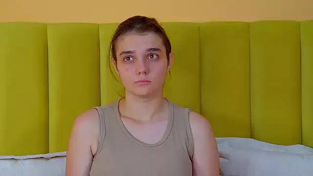 EmilyMiret from StripChat is Freechat