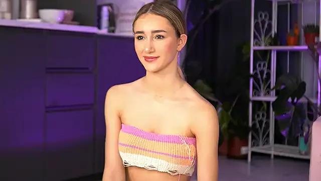 EmilyRaymont from StripChat is Freechat