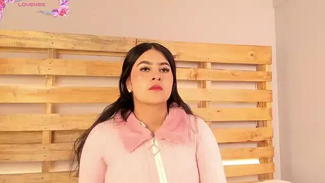 Emma__clark_ from StripChat is Freechat