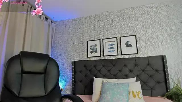 Girls and cam to cam: Watch as these sophisticated entertainers uncover their stunning costumes and curvaceous curves online!