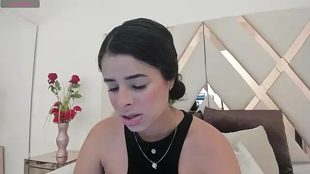 emma_castilloo from StripChat is Freechat