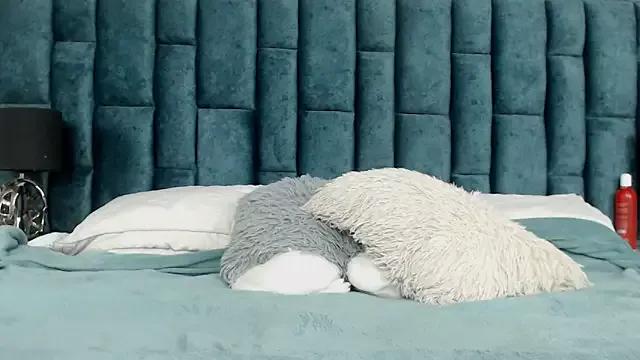 Girls and cam to cam: Watch as these sophisticated entertainers uncover their stunning costumes and curvaceous curves online!