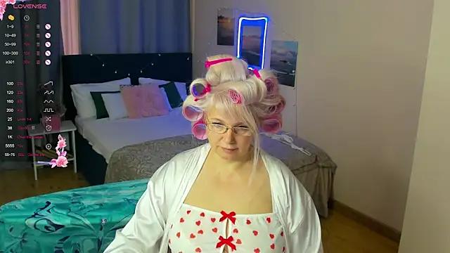 Girls and cam to cam: Watch as these sophisticated entertainers uncover their stunning costumes and curvaceous curves online!