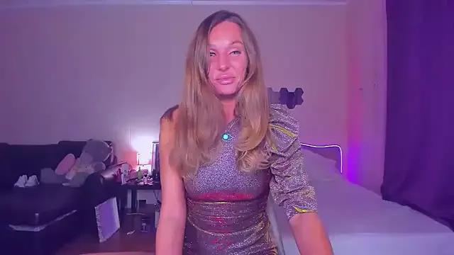 Girls and cam to cam: Watch as these sophisticated entertainers uncover their stunning costumes and curvaceous curves online!