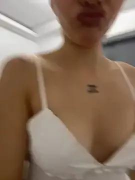 EmmaKrossX from StripChat is Freechat