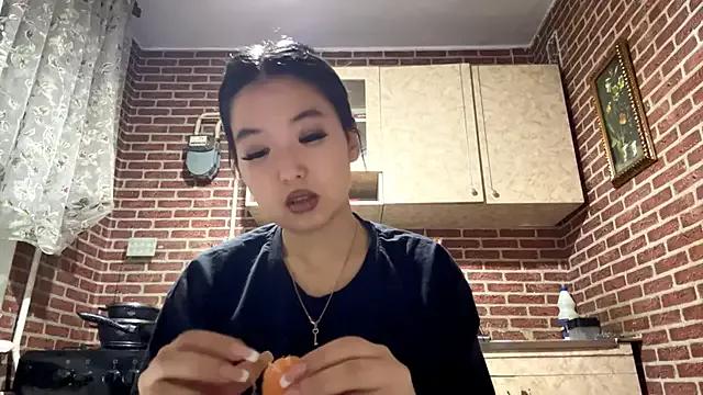 EmmaLeexth from StripChat is Freechat